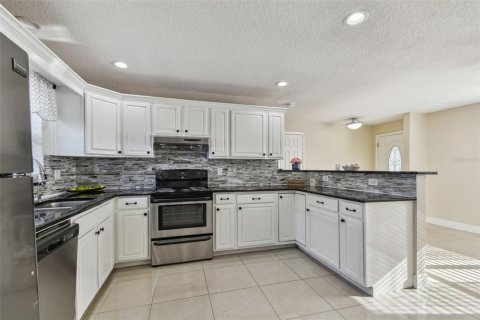 House in Largo, Florida 3 bedrooms, 120.22 sq.m. № 2206988 - photo 26