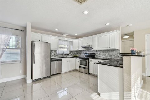 House in Largo, Florida 3 bedrooms, 120.22 sq.m. № 2206988 - photo 25