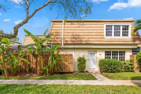 Townhouse in Palm Beach Gardens, Florida 3 bedrooms, 161.65 sq.m. № 2392572