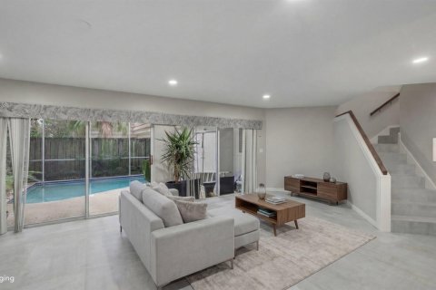 Townhouse in Palm Beach Gardens, Florida 3 bedrooms, 161.65 sq.m. № 2392572 - photo 4