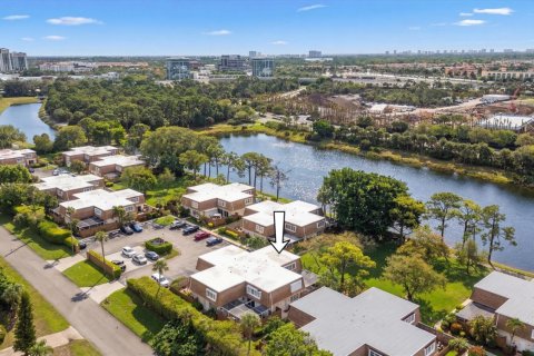 Townhouse in Palm Beach Gardens, Florida 3 bedrooms, 161.65 sq.m. № 2392572 - photo 23