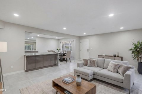 Townhouse in Palm Beach Gardens, Florida 3 bedrooms, 161.65 sq.m. № 2392572 - photo 3
