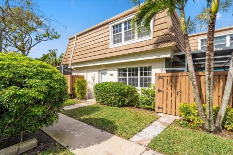 Townhouse in Palm Beach Gardens, Florida 3 bedrooms, 161.65 sq.m. № 2392572 - photo 2