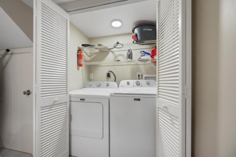 Townhouse in Palm Beach Gardens, Florida 3 bedrooms, 161.65 sq.m. № 2392572 - photo 18
