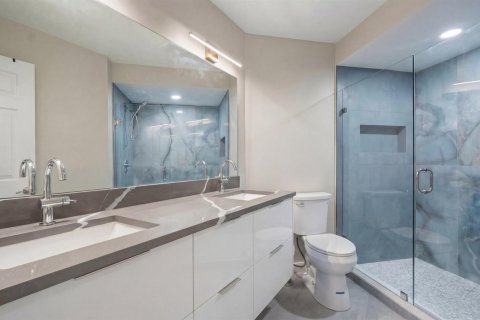 Townhouse in Palm Beach Gardens, Florida 3 bedrooms, 161.65 sq.m. № 2392572 - photo 9