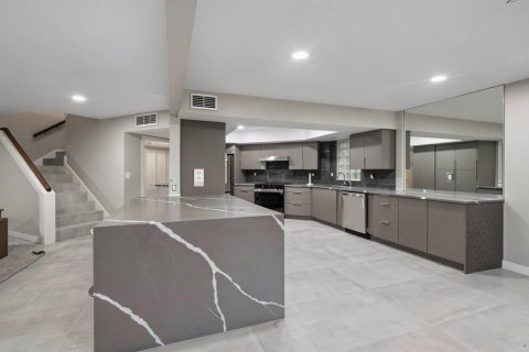 Townhouse in Palm Beach Gardens, Florida 3 bedrooms, 161.65 sq.m. № 2392572 - photo 5