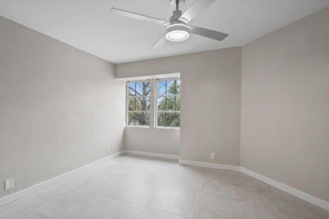 Townhouse in Palm Beach Gardens, Florida 3 bedrooms, 161.65 sq.m. № 2392572 - photo 15