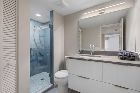 Townhouse in Palm Beach Gardens, Florida 3 bedrooms, 161.65 sq.m. № 2392572 - photo 13