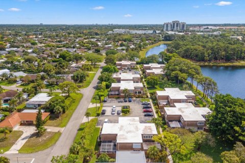 Townhouse in Palm Beach Gardens, Florida 3 bedrooms, 161.65 sq.m. № 2392572 - photo 22