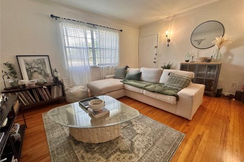 Condominio en alquiler en Miami, Florida, 2 dormitorios, 74.32 m2 № 1970193 - foto 3
