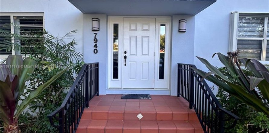 Condominio en Miami, Florida, 2 dormitorios  № 1970193