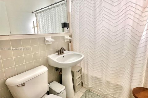 Condominio en alquiler en Miami, Florida, 2 dormitorios, 74.32 m2 № 1970193 - foto 6