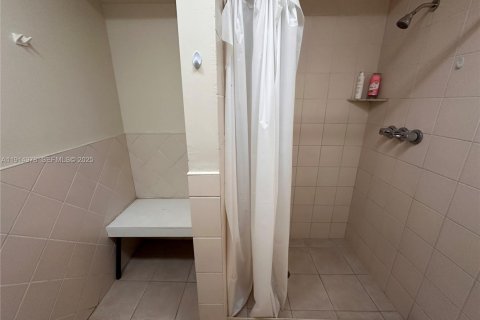 Condominio en alquiler en Miami, Florida, 2 dormitorios, 74.32 m2 № 1970193 - foto 17