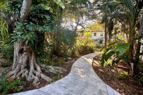 Condominio en alquiler en Miami, Florida, 2 dormitorios, 74.32 m2 № 1970193 - foto 19