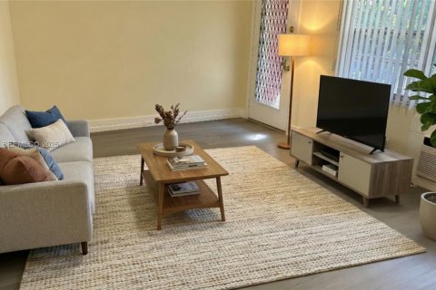 Снять в аренду кондоминиум в Пемброк-Пайнс, Флорида 1 спальня, 75.34м2, № 1987746 - фото 7