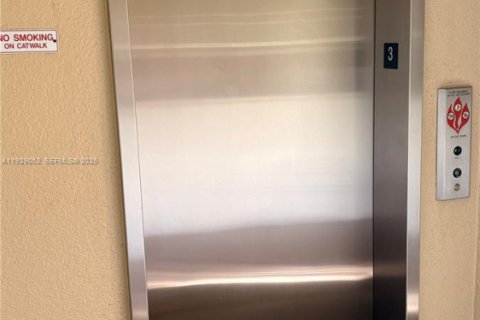 Снять в аренду кондоминиум в Пемброк-Пайнс, Флорида 1 спальня, 75.34м2, № 1987746 - фото 20