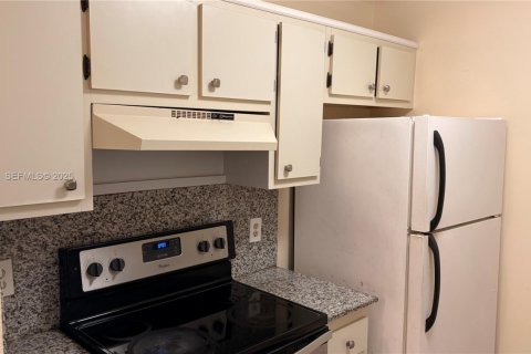 Снять в аренду кондоминиум в Пемброк-Пайнс, Флорида 1 спальня, 75.34м2, № 1987746 - фото 10