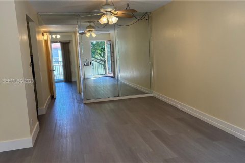 Снять в аренду кондоминиум в Пемброк-Пайнс, Флорида 1 спальня, 75.34м2, № 1987746 - фото 4