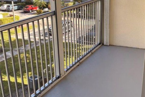 Снять в аренду кондоминиум в Пемброк-Пайнс, Флорида 1 спальня, 75.34м2, № 1987746 - фото 19