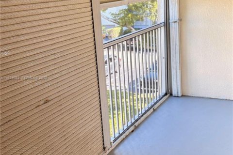 Снять в аренду кондоминиум в Пемброк-Пайнс, Флорида 1 спальня, 75.34м2, № 1987746 - фото 18