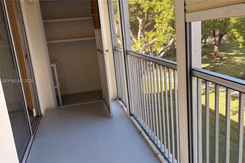 Снять в аренду кондоминиум в Пемброк-Пайнс, Флорида 1 спальня, 75.34м2, № 1987746 - фото 17