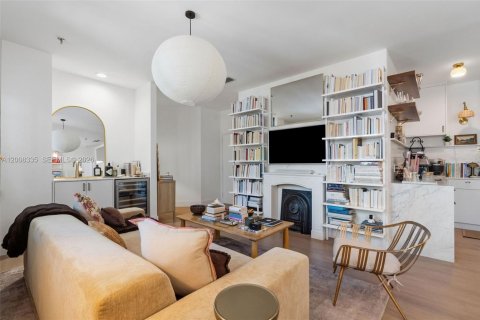 Condo in Coral Gables, Florida, 1 bedroom  № 2089707 - photo 10