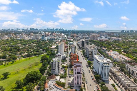 Condo in Coral Gables, Florida, 1 bedroom  № 2089707 - photo 28