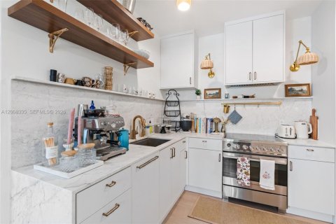 Condo in Coral Gables, Florida, 1 bedroom  № 2089707 - photo 4