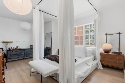 Condo in Coral Gables, Florida, 1 bedroom  № 2089707 - photo 12