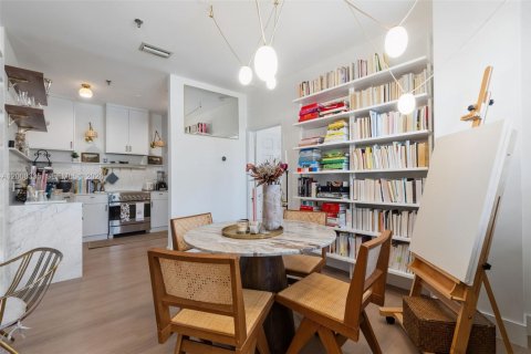 Condo in Coral Gables, Florida, 1 bedroom  № 2089707 - photo 11