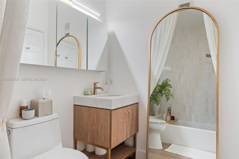 Condo in Coral Gables, Florida, 1 bedroom  № 2089707 - photo 16