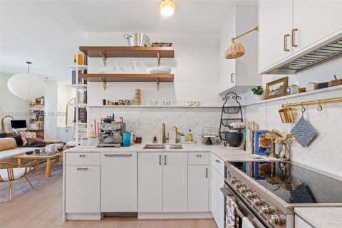 Condo in Coral Gables, Florida, 1 bedroom  № 2089707 - photo 6