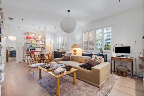 Condo in Coral Gables, Florida, 1 bedroom  № 2089707 - photo 8
