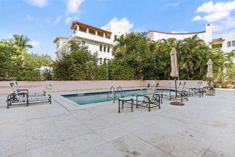 Condo in Coral Gables, Florida, 1 bedroom  № 2089707 - photo 23