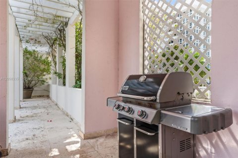 Condo in Coral Gables, Florida, 1 bedroom  № 2089707 - photo 25