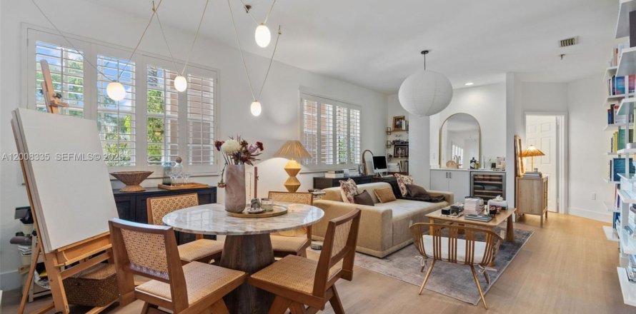 Condo in Coral Gables, Florida, 1 bedroom  № 2089707