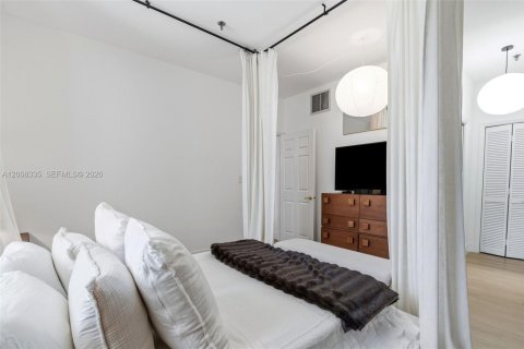 Condo in Coral Gables, Florida, 1 bedroom  № 2089707 - photo 14