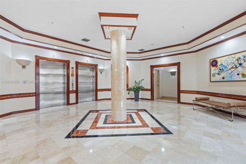 Condo in Coral Gables, Florida, 1 bedroom  № 2089707 - photo 26