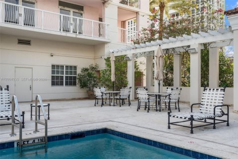 Condo in Coral Gables, Florida, 1 bedroom  № 2089707 - photo 24