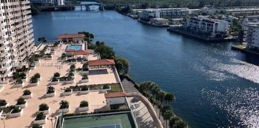 Condo in Sunny Isles Beach, Florida, 1 bedroom  № 1973433