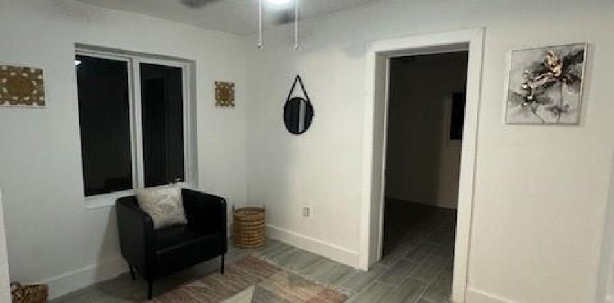 Casa en Miami, Florida 6 dormitorios, 204.66 m2 № 920968