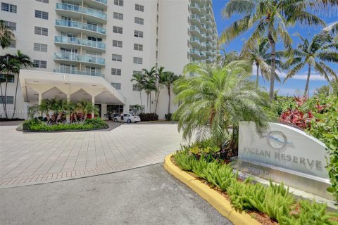 Condo in Sunny Isles Beach, Florida, 2 bedrooms  № 1864966 - photo 5