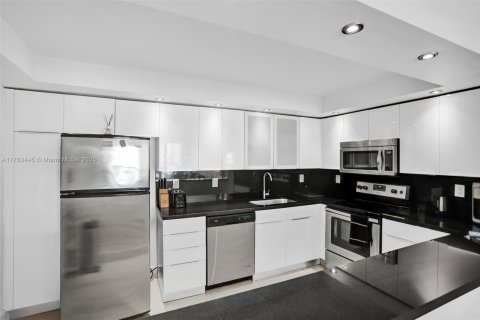 Condo in Sunny Isles Beach, Florida, 2 bedrooms  № 1864966 - photo 22