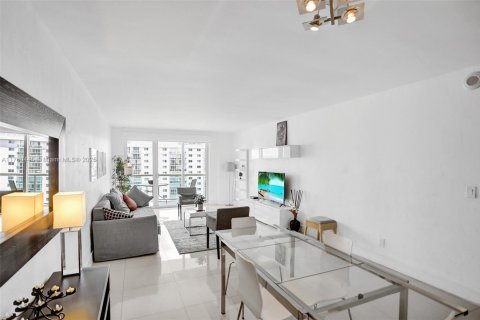 Condo in Sunny Isles Beach, Florida, 2 bedrooms  № 1864966 - photo 12