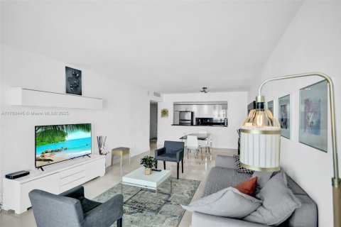 Condo in Sunny Isles Beach, Florida, 2 bedrooms  № 1864966 - photo 8
