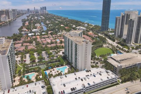 Condo in Sunny Isles Beach, Florida, 2 bedrooms  № 1864966 - photo 2