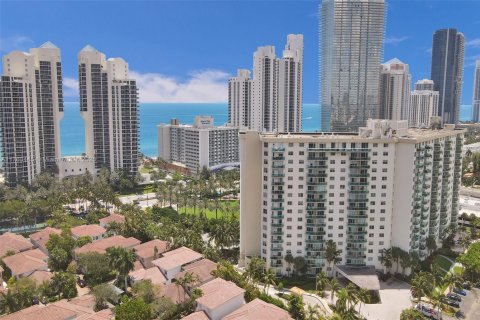 Condo in Sunny Isles Beach, Florida, 2 bedrooms  № 1864966 - photo 29