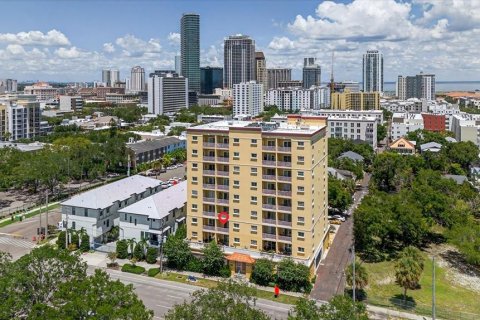 Condominio en alquiler en Saint Petersburg, Florida, 2 dormitorios, 106 m2 № 1850047 - foto 2