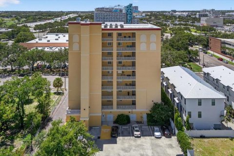 Condominio en alquiler en Saint Petersburg, Florida, 2 dormitorios, 106 m2 № 1850047 - foto 1