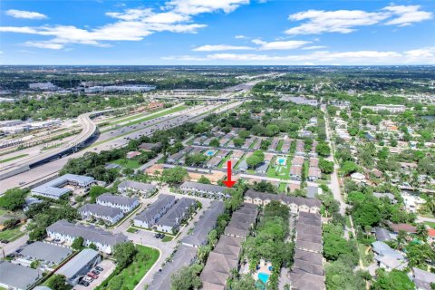 Купить таунхаус в Форт-Лодердейл, Флорида 3 спальни, 139.91м2, № 2045063 - фото 24